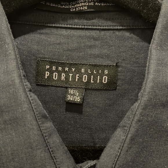 Perry Ellis Midnight Blue Dress Shirt, Size 34/35, EUC - Picture 2 of 2